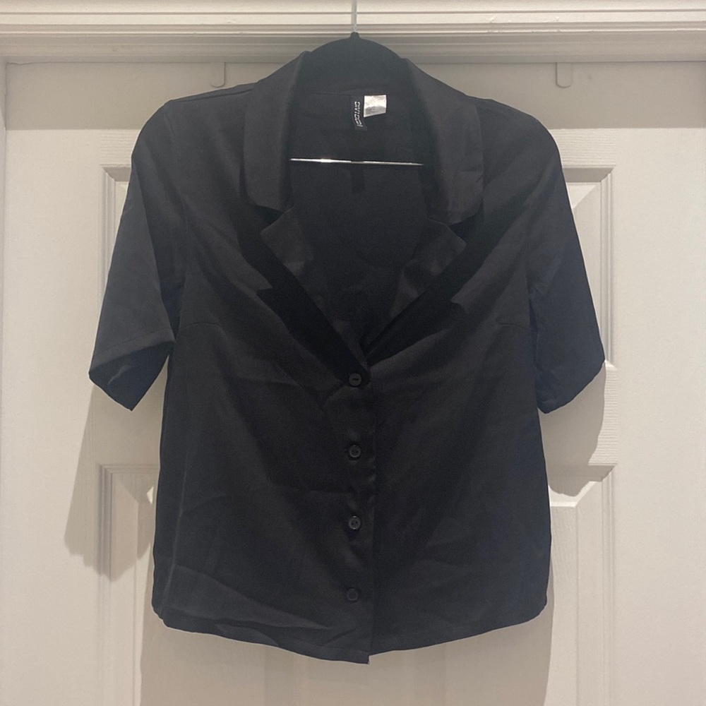 H&M Black Short-Sleeved Blouse